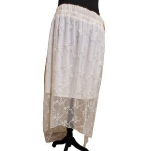Lace floral embroidered skirt, Size XL, shorter in front.